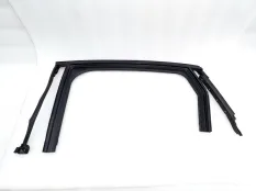 Уплотнитель стекла двери Renault Arkana