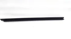 Уплотнитель стекла двери Toyota Camry