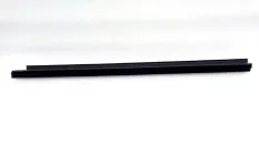 Уплотнитель стекла двери Toyota Camry