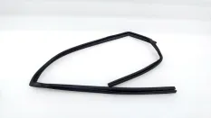Уплотнитель стекла двери Nissan Teana