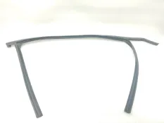 Уплотнитель стекла двери Chevrolet Cruze
