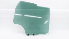 Стекло двери Nissan Terrano