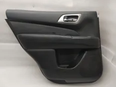 Обшивка двери Nissan Pathfinder