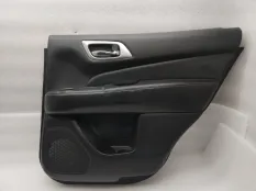 Обшивка двери Nissan Pathfinder