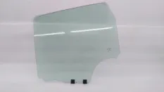 Стекло двери Nissan Terrano