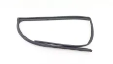 Уплотнитель стекла двери Toyota Camry