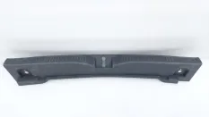 Накладка замка багажника Toyota Auris
