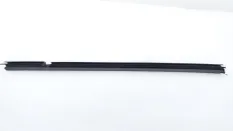 Уплотнитель стекла двери Geely Monjaro