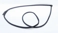 Уплотнитель двери Toyota RAV4