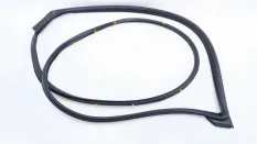 Уплотнитель двери Toyota RAV4