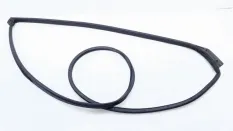 Уплотнитель двери Toyota RAV4