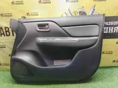 Обшивка двери передняя правая Mitsubishi L200 SUV
