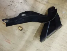 Петля капота правая Volkswagen Amarok CSHA 2016