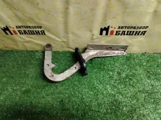 Петля капота левая Nissan NP300 DC YD25 2011