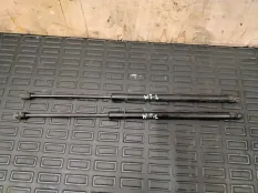 Упор капота Volkswagen Touareg GP AXQ 2004