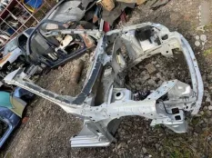 Передняя правая четверть Renault Symbol