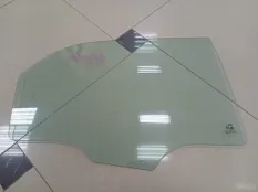 Стекло двери Kia Clarus