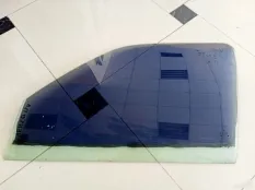 Стекло двери Volkswagen Vento