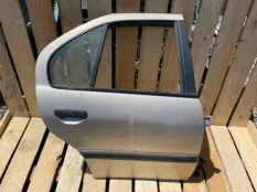 Дверь Nissan Primera