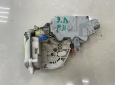 Замок двери Nissan Primera