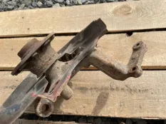 Кулак поворотный Volkswagen Golf