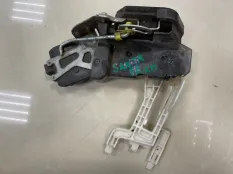 Замок двери Hyundai Santa Fe