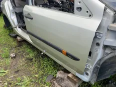 Дверь Renault Laguna