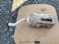 Бачок омывателя Mitsubishi Colt