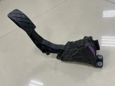 Педаль газа Skoda Fabia