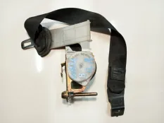 Ремень безопасности Opel Vectra