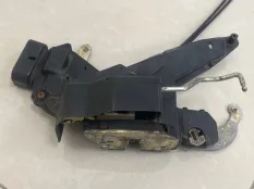 Замок двери Geely MK Cross