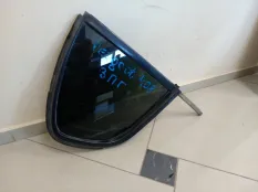 Стекло глухое Peugeot 408