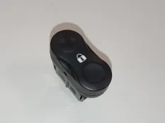 Кнопка центрального замка Nissan Almera