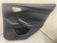 Обшивка двери Ford Focus
