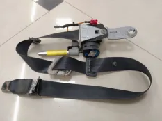 Ремень безопасности Mitsubishi Carisma