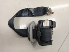 Ремень безопасности Mitsubishi Carisma