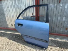 Дверь Mitsubishi Carisma