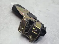 Замок двери Mitsubishi Carisma