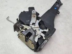 Замок двери Toyota RAV4