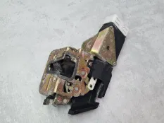 Замок двери Mitsubishi Carisma