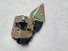 Замок двери Mitsubishi Carisma