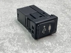 Блок панель USB AUX Toyota Camry