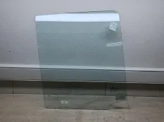 Стекло двери Kia Sportage