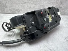 Замок двери Volkswagen Passat