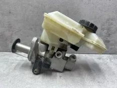 Главный тормозной цилиндр Volkswagen Passat