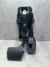 Педаль тормоза Volkswagen Passat