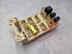 Блок предохранителей салонный Lexus RX300