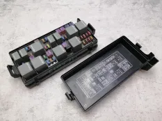 Блок предохранителей под капот Chery Fora A21