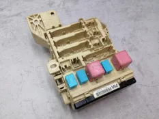 Блок предохранителей салонный Toyota Camry