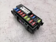 Блок предохранителей под капот Kia Cerato